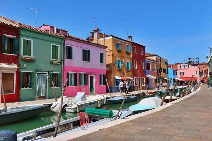 Venice: Murano and Burano Boat Tour with Glass Factory Visit - Burano: colorful houses, small canals, and a stress-free hour