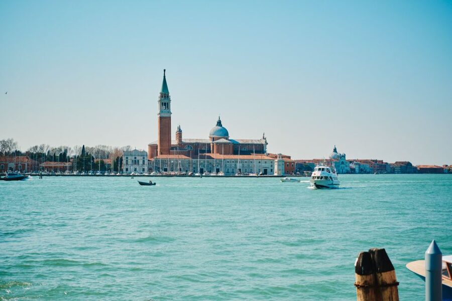 Venice: Murano & Burano Panoramic Boat Tour w/ Glassblowing - Burano’s colorful houses and the lace island experience you can actually see