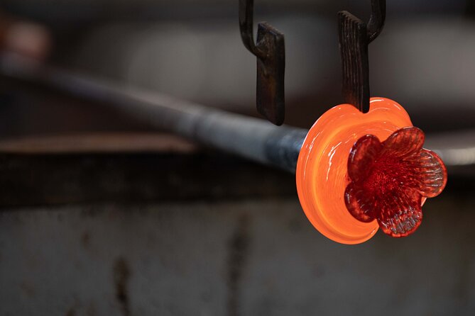 Venice Murano Island Glass Factory Tour with Glass Blowing Demonstration - Stop two inside: the showroom, your souvenir, and using credit