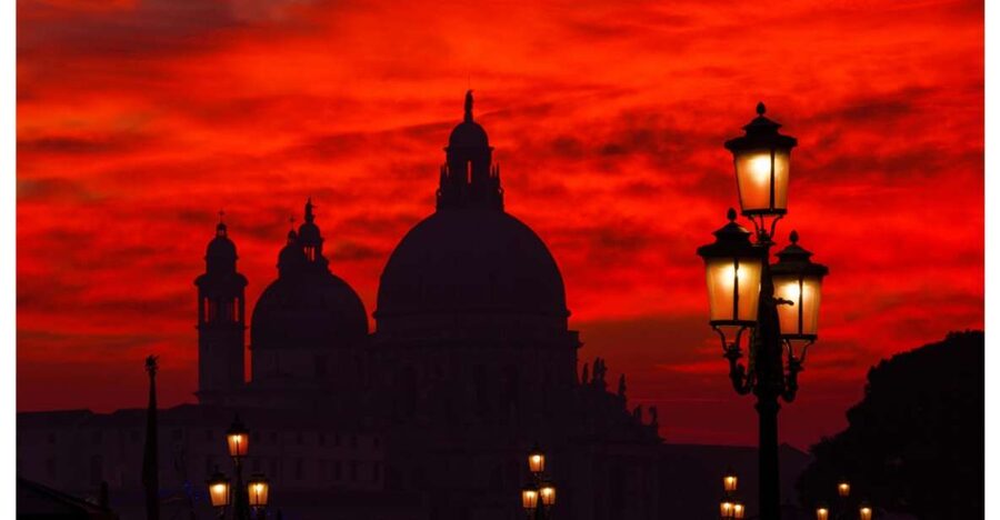 Venice: Mysterious Tales of Ghosts and Murders - What Makes the Storytelling Work: Annalisa, Claudia, and the Local Tone