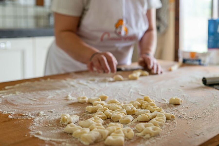Venice: Pasta and Tiramisu Cooking Class at a Local's Home - How the 3 Hours Usually Play Out