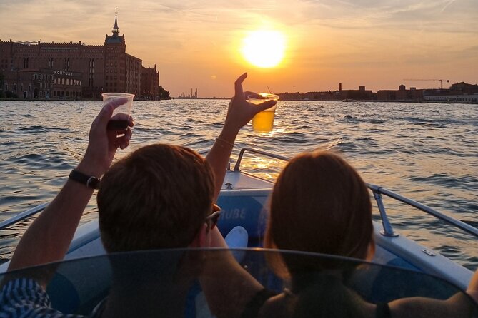 Venice : Private Boat Tour of the Venice Lagoon - The Canal Connection Between Dorsoduro and Giudecca