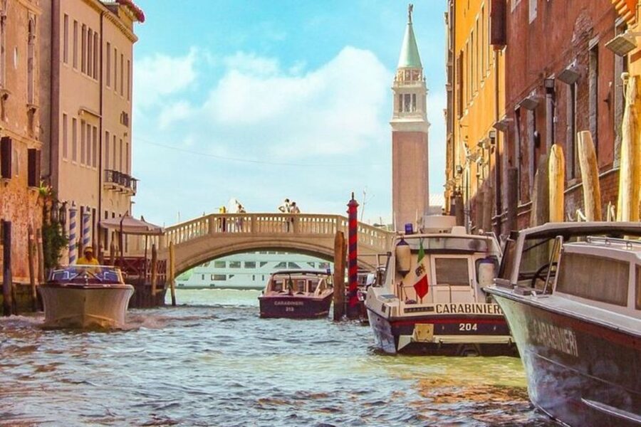 Venice : Private Custom Walking Tour With A Local Guide - Pace, photos, and keeping the walk enjoyable
