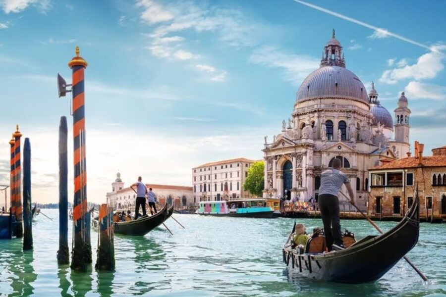 Venice : Private Custom Walking Tour With A Local Guide - Food and sweets: how the guide helps you eat like a local