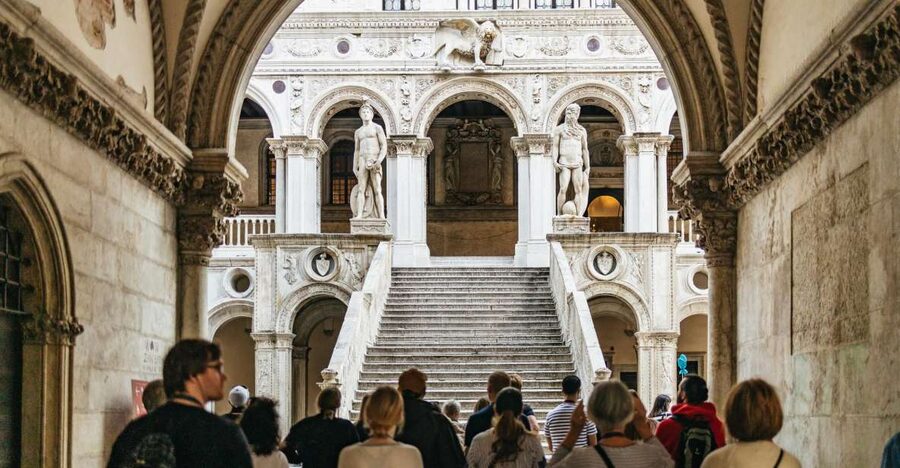 Venice: Private Entry Doge Palace & St. Mark Terraces Tour - Bridge of Sighs: The Story Switch From Luxury to Prison