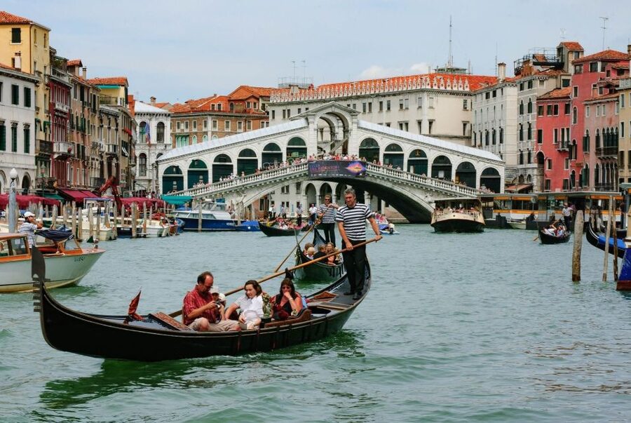Venice: Private Gondola Cruise for up to 5 Passengers - What the 30-minute gondola route includes (and what that really means)