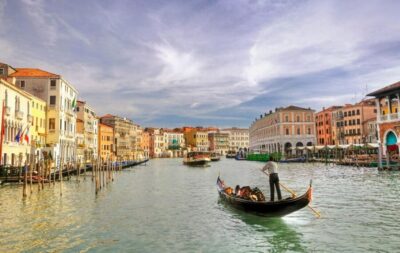 Private Gondola Cruise for up to 5 Passengers