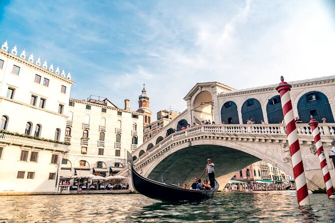 Venice Private Gondola Ride: Explore Hidden Canals and Sights - Meeting point and boarding: the fast way to avoid a stressful start
