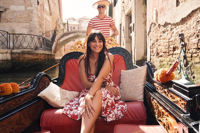 Venice Professional Photoshoot (up to 6 people included) - Local photographer energy: helpful, friendly, and focused on results