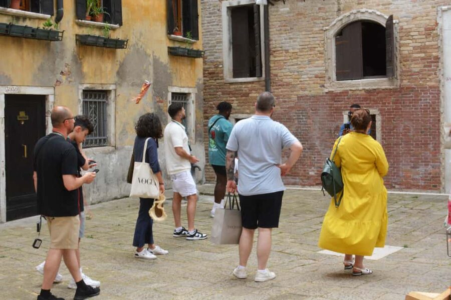 Venice: Rialto Bridge & Offbeat Unusual Venice Walking Tour - Price and value: why $28 can still feel like a bargain here