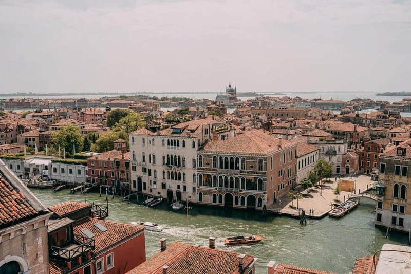 Venice: Rooftop Terraces Tour with Prosecco - Second Private Rooftop Stop: More Angles, More Architectural Detail