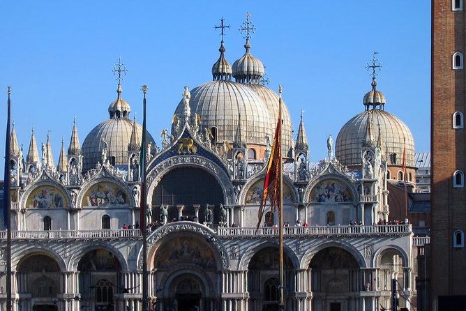 Venice's Best: Basilica, Doge's Palace, Gondola & History Gallery - Gondola on the Canal Grande, with Venice Goes App commentary
