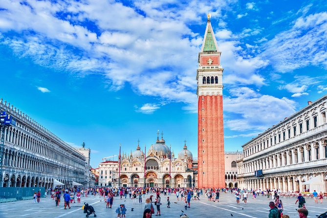 Venice Saint Mark's Basilica and gondola tour in the morning - The gondola ride from San Moisè: what you get in 30 minutes