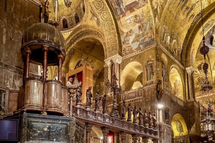 Venice: Saint Mark's Basilica Guided Tour - St. Mark’s Square first, then the Basilica in a tight 1 hour