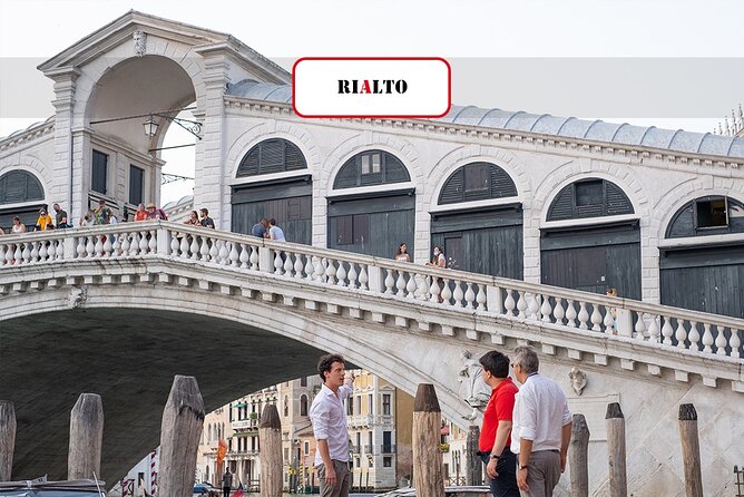 Venice: San Marco to Rialto Walking Tour & Spritz Like a Local - The big field stop: a breather, and a photography moment