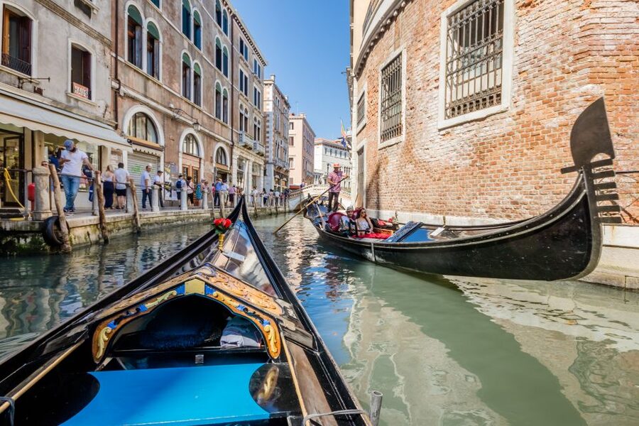 Venice: Shared Gondola Ride Across the Grand Canal - What the 30-minute shared gondola feels like on the water
