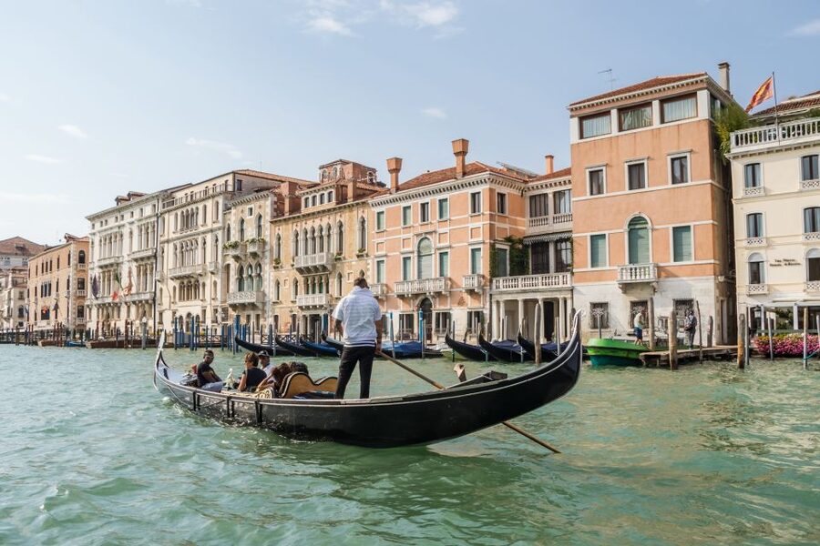 Venice: Shared Gondola Ride Across the Grand Canal - Driver interaction and expectations: calm, not chatty