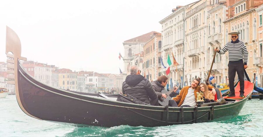 Venice: Shared Gondola Ride and Serenade - Serenade Reality Check: Music, Distance, and Best Chances