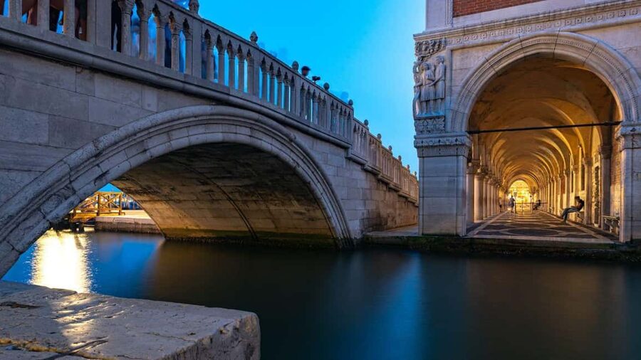 Venice: Shared Gondola Ride at Sunset - TU.RI.VE. Meeting Point: Finding the Gondola Without Stress
