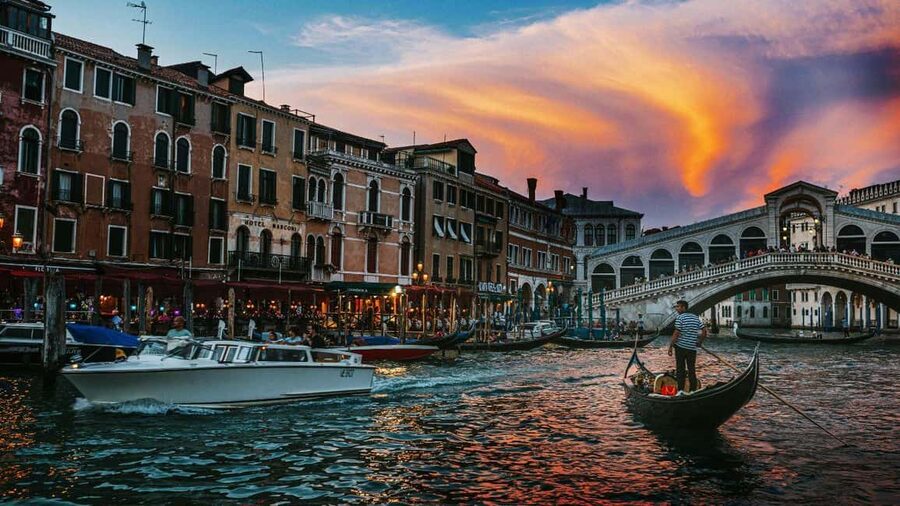 Venice: Shared Gondola Ride at Sunset - 25 Minutes on a Shared Gondola: What That Time Actually Buys You
