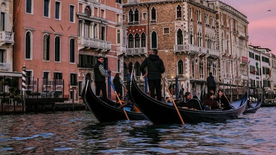 Venice: Shared Gondola Ride at Sunset - From the Staff to the Gondolier: How Much Interaction to Expect
