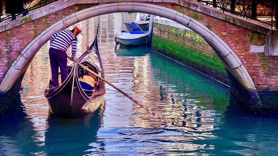 Venice: Shared Gondola Ride through the Lagoon City - FAQ