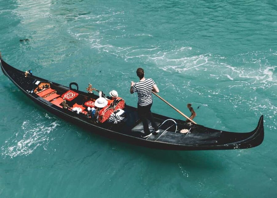 Venice: Shared Gondola Through breathtaking Bridge of Sighs - How this shared gondola makes Venice feel understandable