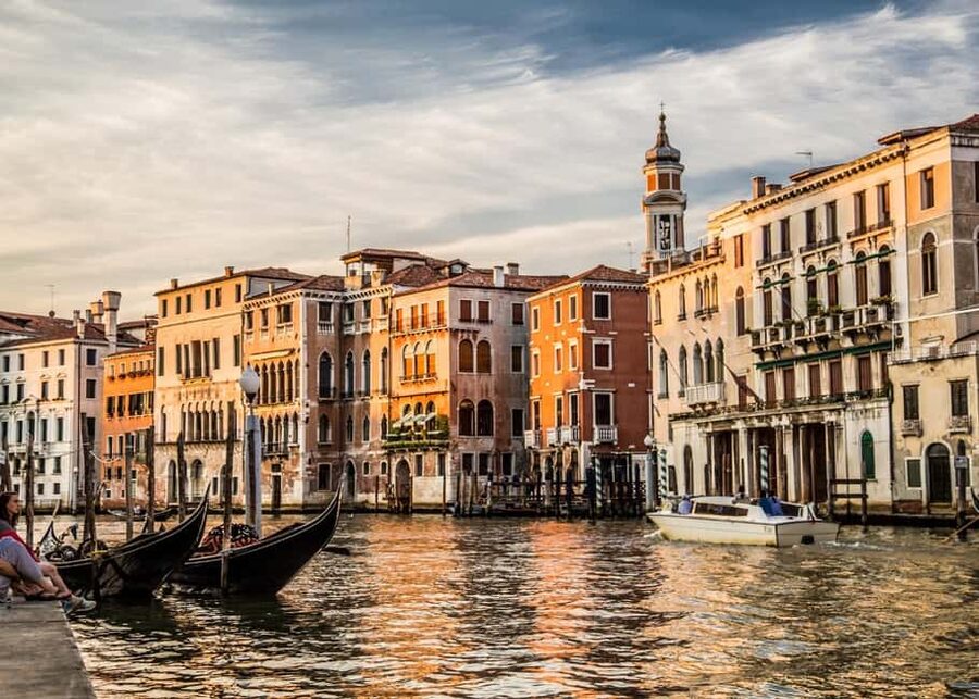 Venice: Shared Gondola Through breathtaking Bridge of Sighs - Prison Palace moments, history on the water in plain language