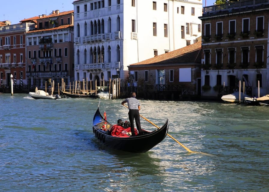 Venice: Shared Gondola Through breathtaking Bridge of Sighs - App commentary and language options, how to get the most from the ride