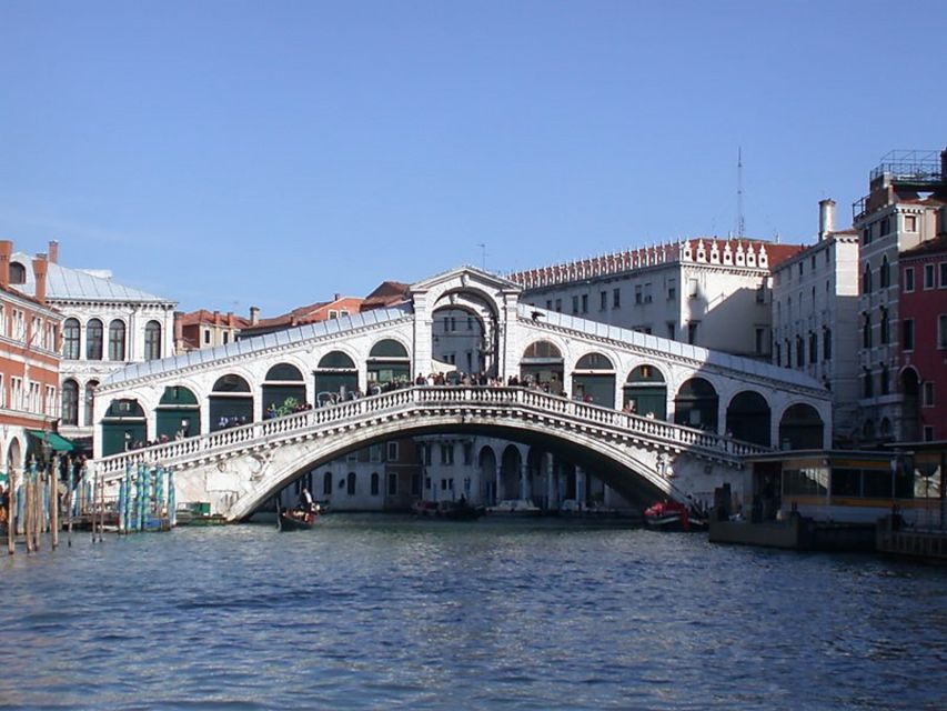Venice: Sightseeing Tour with a Local expert - Starting at Campiello dei Squelini, you get Venice beyond the postcard lanes