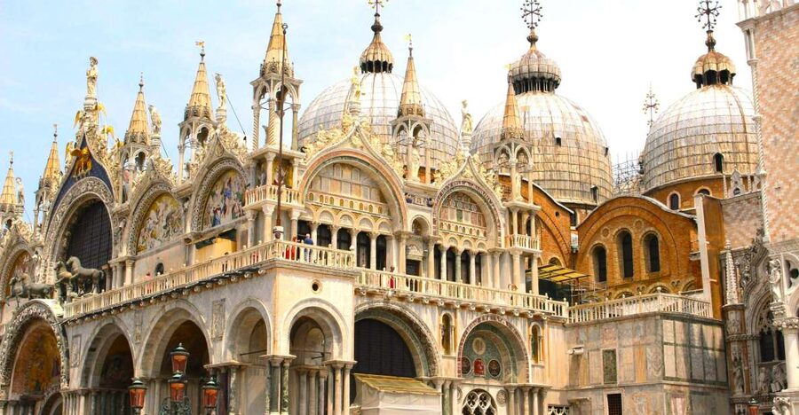 Venice: St. Mark’s Basilica Ticket with Host and Audioguide - Finding your host under the Blue Clock Tower, without wasting minutes