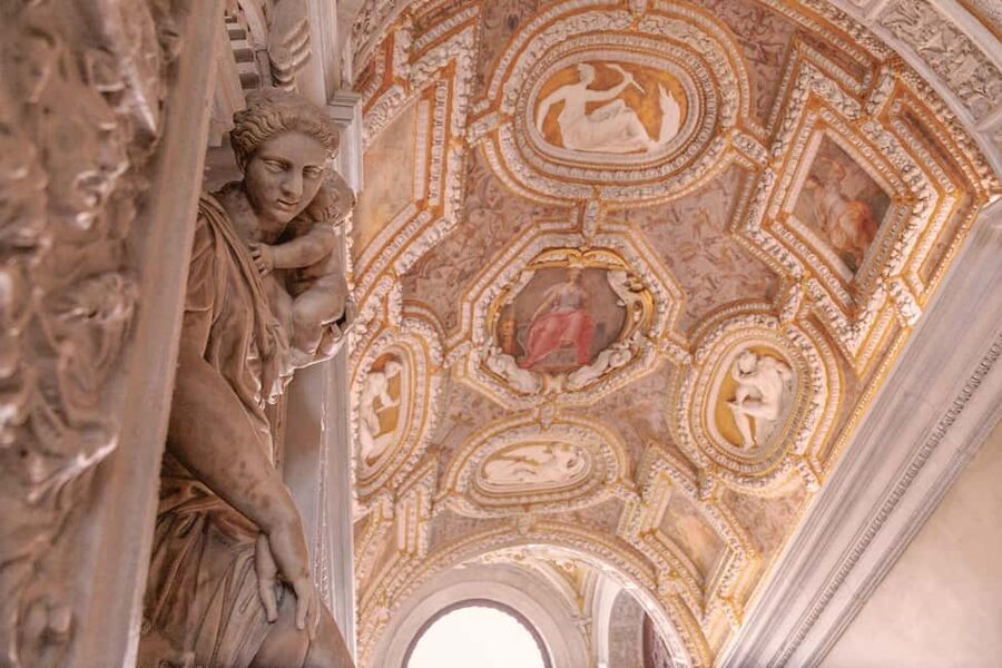 Venice: St Mark's, Doge's Palace, Murano & Burano Day Tour - A 30-minute gondola ride, how to make the fixed time feel worthwhile