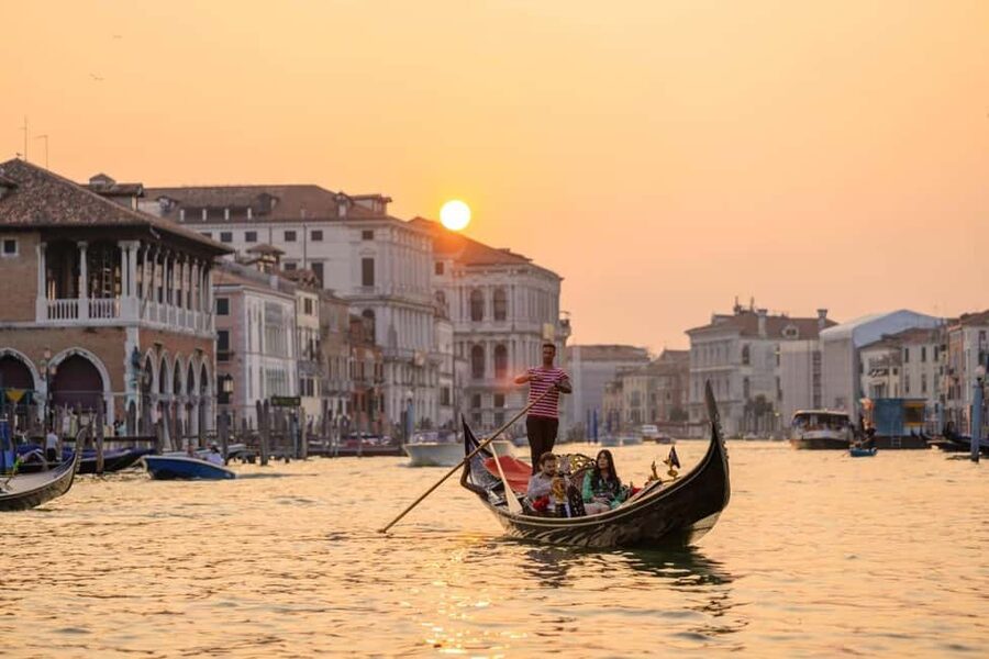Venice: St. Mark's, Doges Palace, Rialto, and Gondola Tour - Why this Venice combo works when you have one tight day
