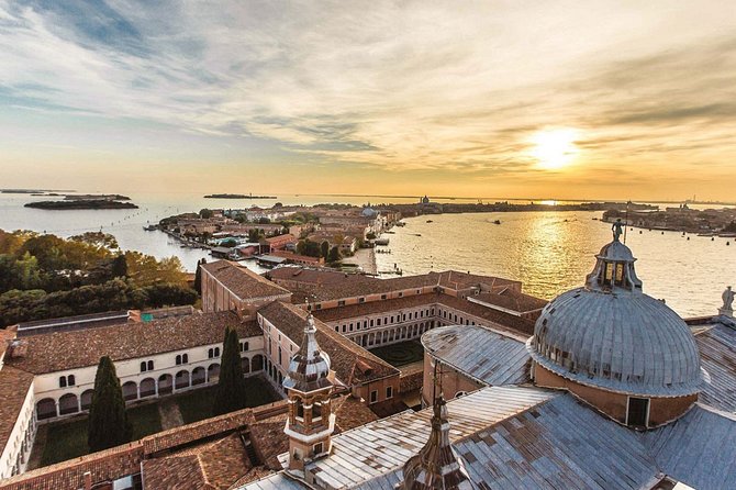 Venice: Sunset Lagoon Experience - Group size, mood, and the captain role