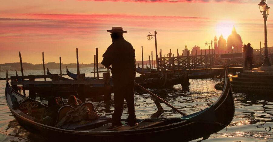 Venice: Sunset or Evening Gondola Tour - Cruising Venice’s Canals in 30 Minutes: What the Ride Is Really Like