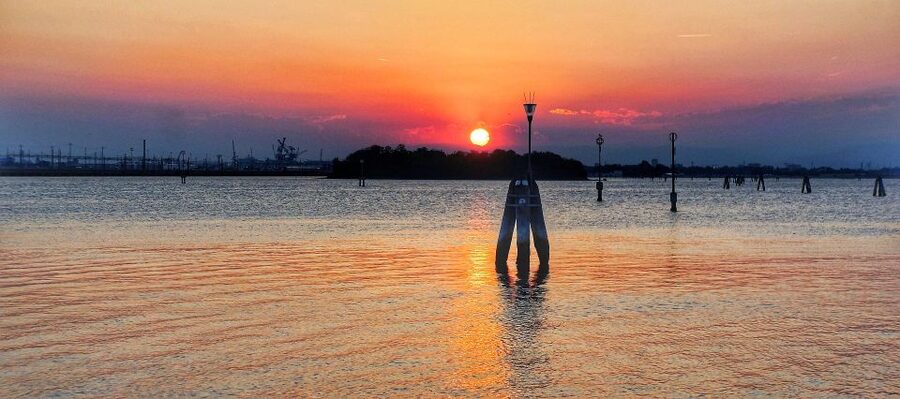 Venice: Sunset or Evening Gondola Tour - From TURIVE Kiosk Near St Mark’s to the Gondola Service