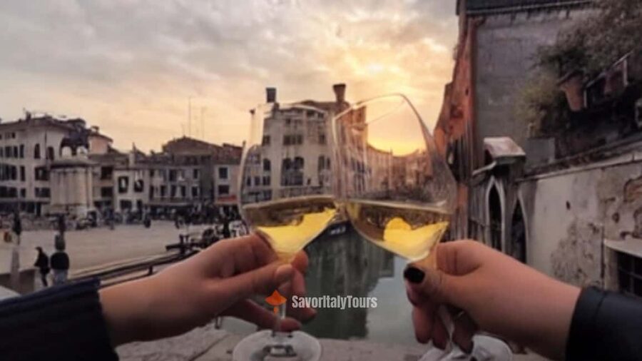 Venice: Sunset Walking Tour with Food and Wine Tastings - Venice at Golden Hour, Without the Guesswork
