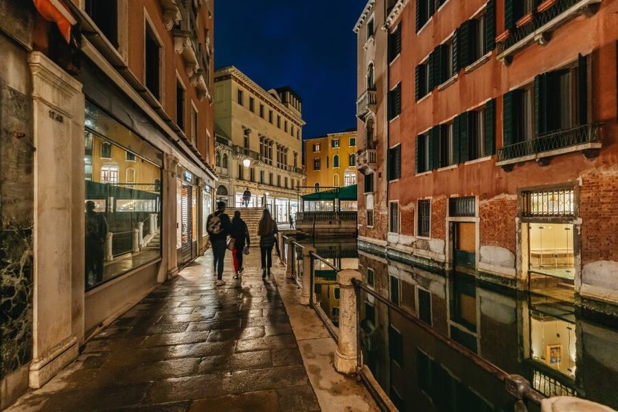 Venice: The Ghost & Legends Walking Tour - Malibran Theater and the legend of tragic love
