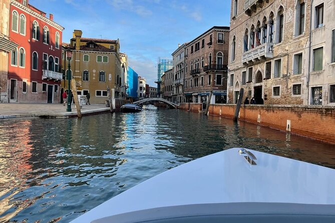 Venice: The Hidden Canals on an Electric Boat - Guides, Commentary, and That Moving-Storytelling Style