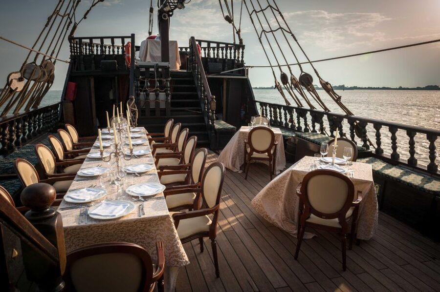 Venice: Venetian Lagoon Tour and Galleon Dinner - Should You Book the Venice Venetian Lagoon Tour and Galleon Dinner?