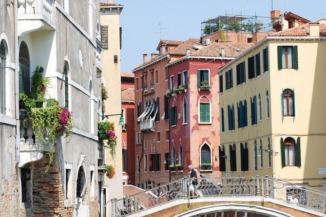 Venice Walking Tour and Gondola Ride - Comfort notes, uneven lanes, rain, and hearing your guide