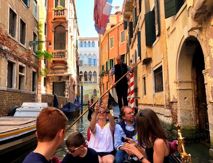 Venice Walking Tour and Gondola Ride Combo - Your first job in Venice: get your bearings fast