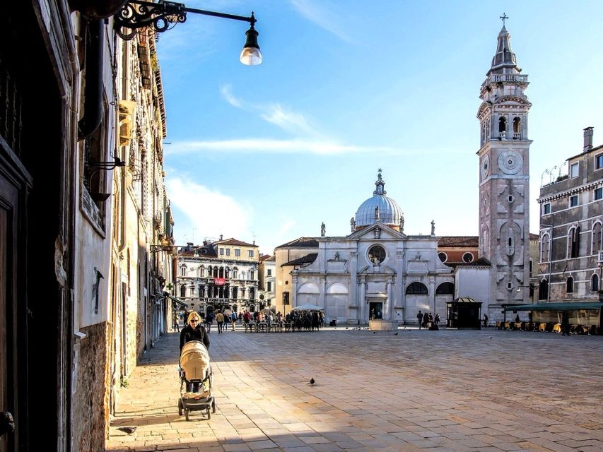 Venice Walking Tour and Gondola Ride Combo - Small canals, small boats, and group splitting rules