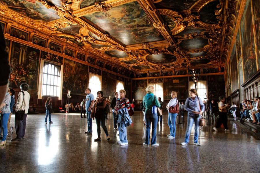 Venice: Walking tour, Doge Palace, & St. Mark's Basilica - Doge’s Palace: from ducal power to the prison side