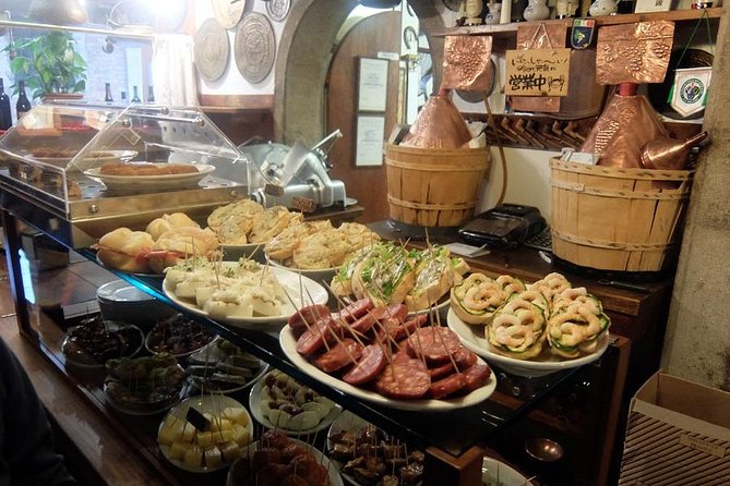 Venice Walking Tour: Eat and Drink - Stop 1: City of Venice, seeing the intimate side of bridges and time-worn streets