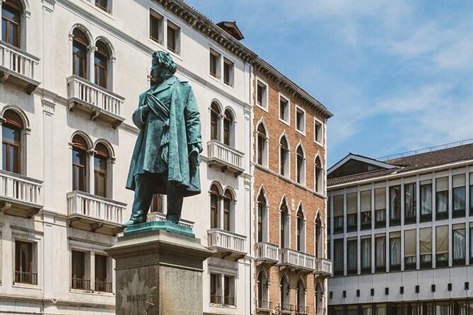 Venice Walking Tour with Gondola Ride Experience - The Gondola Ride: What You Gain From 30 Minutes on Shared Water
