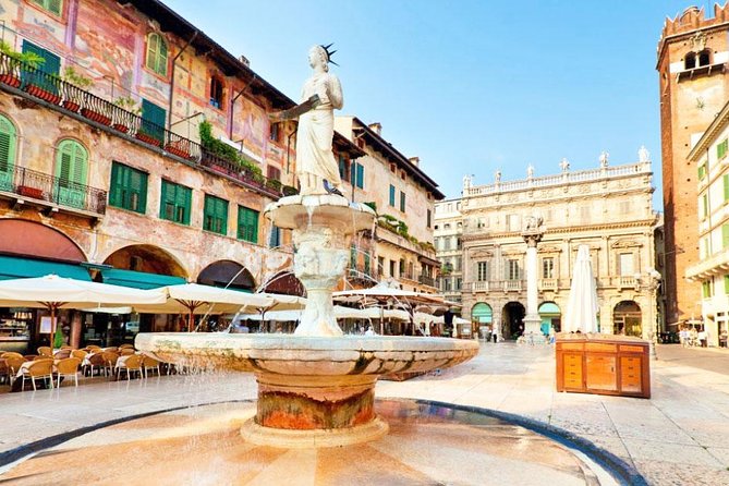 Verona City Sightseeing Walking Tour of Must-See Sites with Local Guide - Where the tour starts in Piazza Bra, and how to find your guide fast