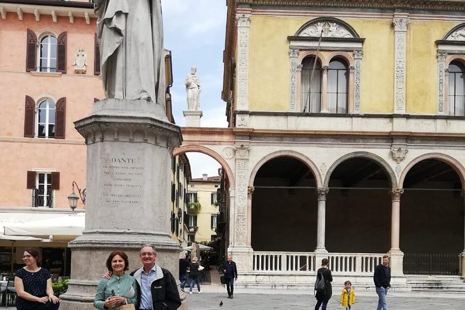 Verona City Sightseeing Walking Tour of Must-See Sites with Local Guide - The Romeo and Juliet balcony stop: how to enjoy it without losing Verona to Shakespeare