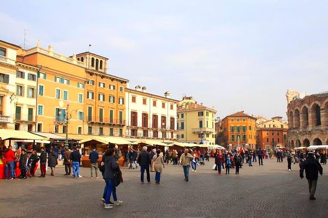 Verona City Sightseeing Walking Tour of Must-See Sites with Local Guide - Guides Laura and Luisa: why the best moments can depend on the person holding the group together